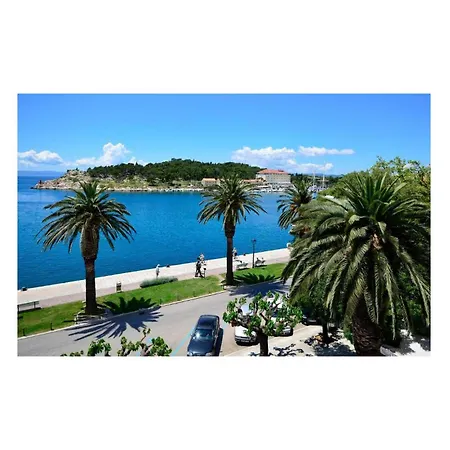 Pet Friendly Apartment In Makarska With Lake View Makarska